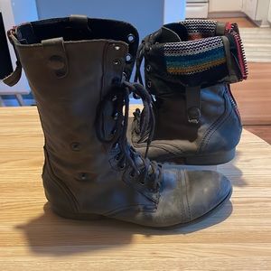 Steve Madden “Camarro” Combat Lace Up Boots | Distressed Black